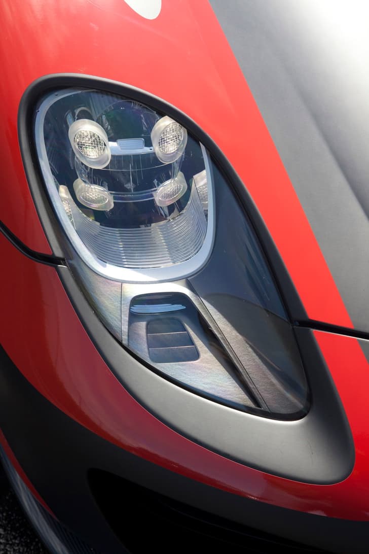 Porsche 918 Spyder photo gallery